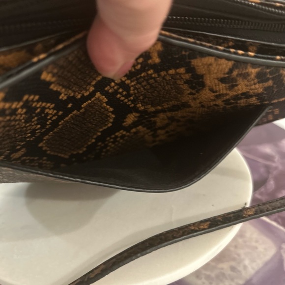 Olivia Miller “Anastasia” half moon cross body bag in orange and black NWT - Picture 10 of 10